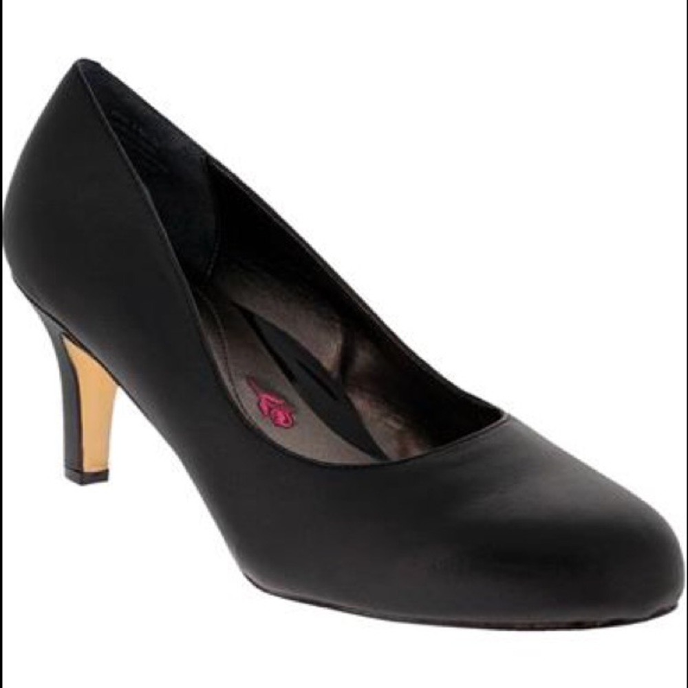 Brand new Black leather pump from Ros Hommerson
